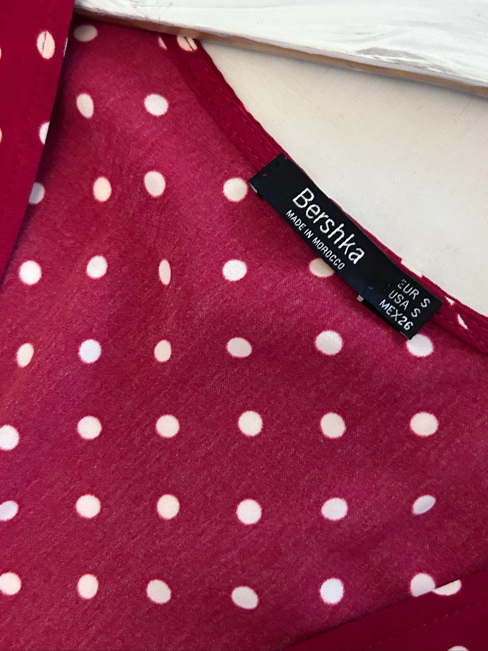 Vestido curto vintage bordô com pontos brancos da Bershka tamanho P – photo 2